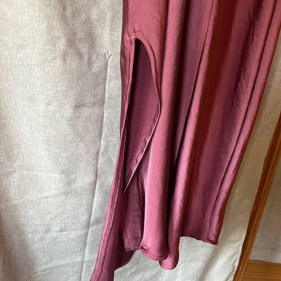 Super comfy, soft midi dress. Great for any occasion - Picture 4 of 4